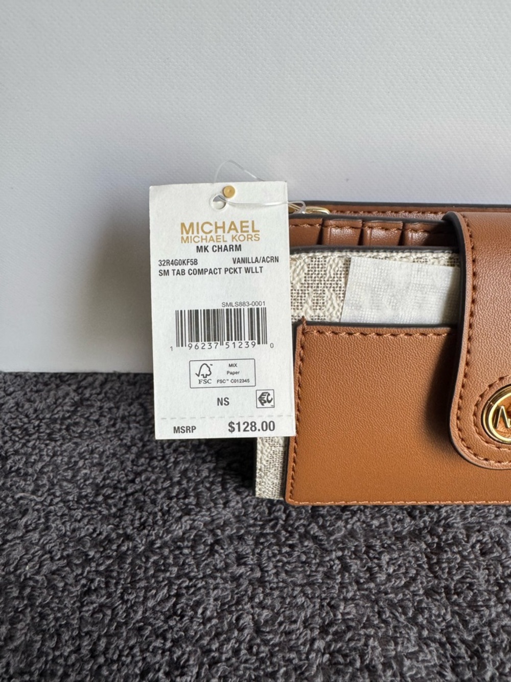 MICHAEL KORS Small Signature Logo VANILLA Wallet - Picture 10 of 10